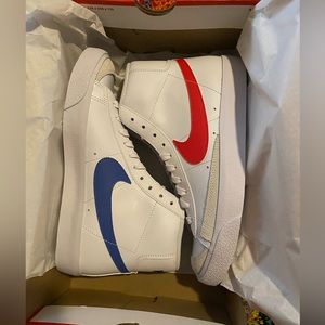 Nike blazer size 6 youth (size 37) new in box, never worn, fits women’s size 7.